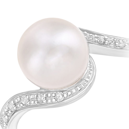 Cultured Pearl & Diamond Cross-over Ring